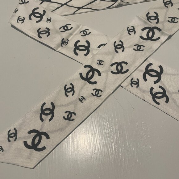 CHANEL Logo CC Silk Twill Slim Bandeau Scarf Stole Twilly - White & Black - Picture 2 of 4